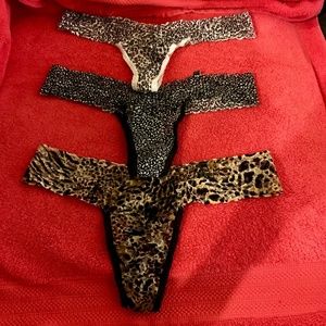 NWOT Set of 3 VICTORIA'S SECRET Thong Panties "THE LACIE" One Size Animal Prints